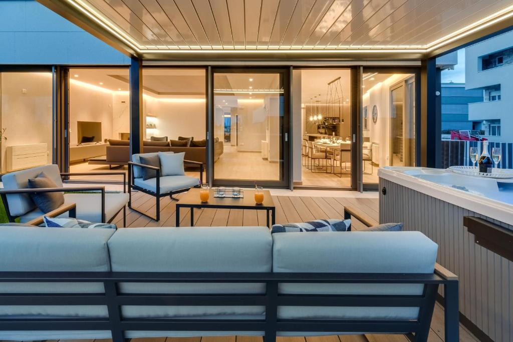 Shell Luxury Residences with Pool and Whirlpool photo 2