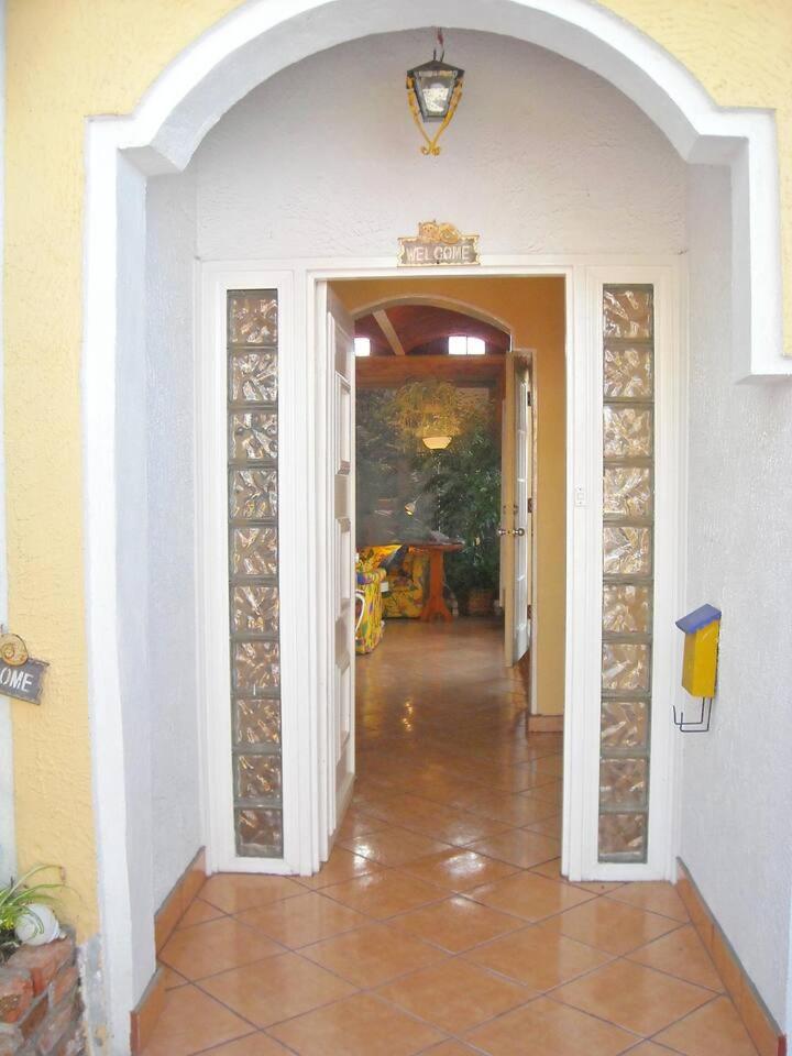 Welcome to Casa Viva Mexico 3-bedrooms 2-bathroms 6-Guests close to Shoping Center & Beach photo 3