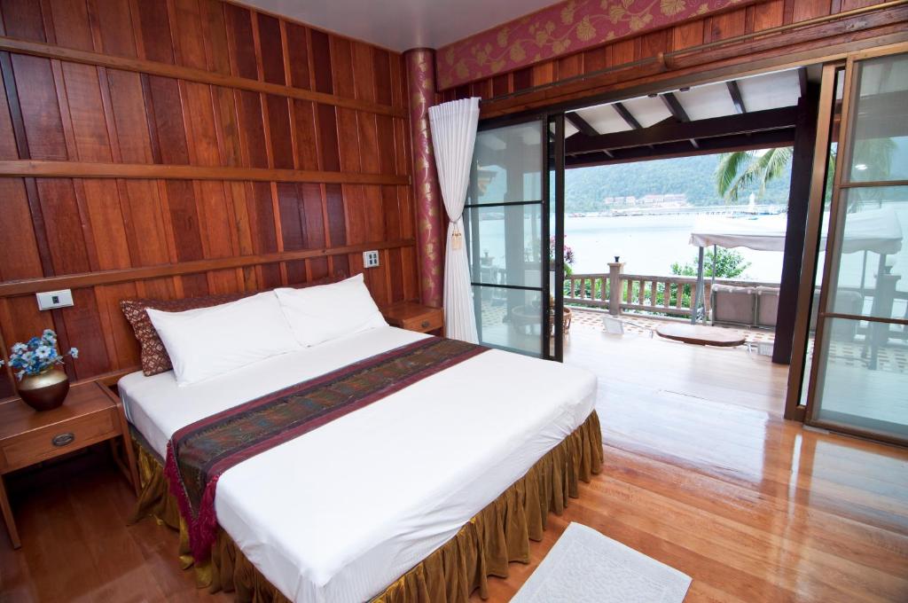 Вилла (Тайская вилла Делюкс с видом на море), Bhuvarin Resort