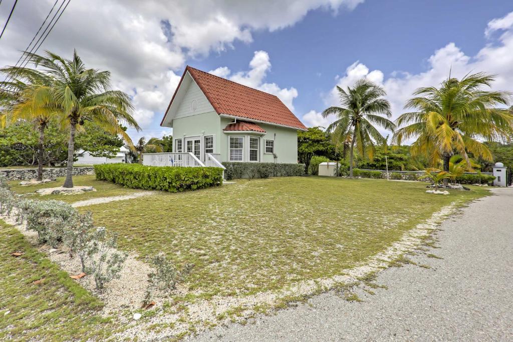 Lovely Sea Dreams Villa with Private Beach and Deck! photo 1