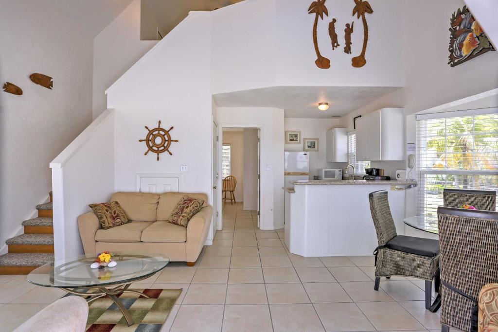 Lovely Sea Dreams Villa with Private Beach and Deck! photo 2