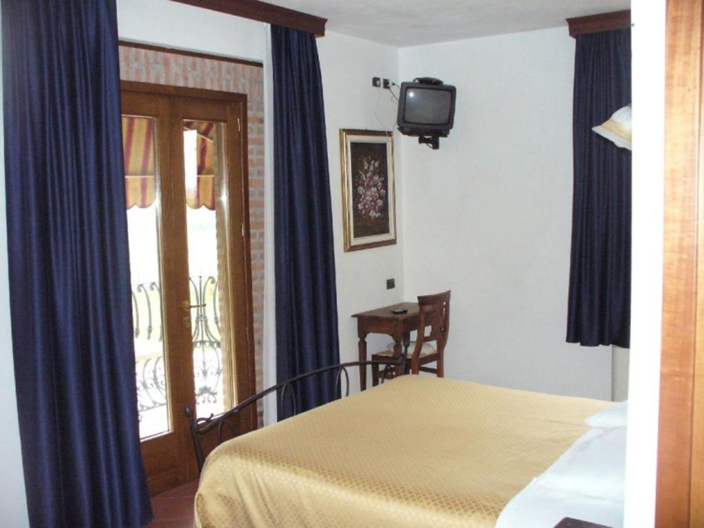 Agriturismo Corte Trincerone - Tap to explore photos