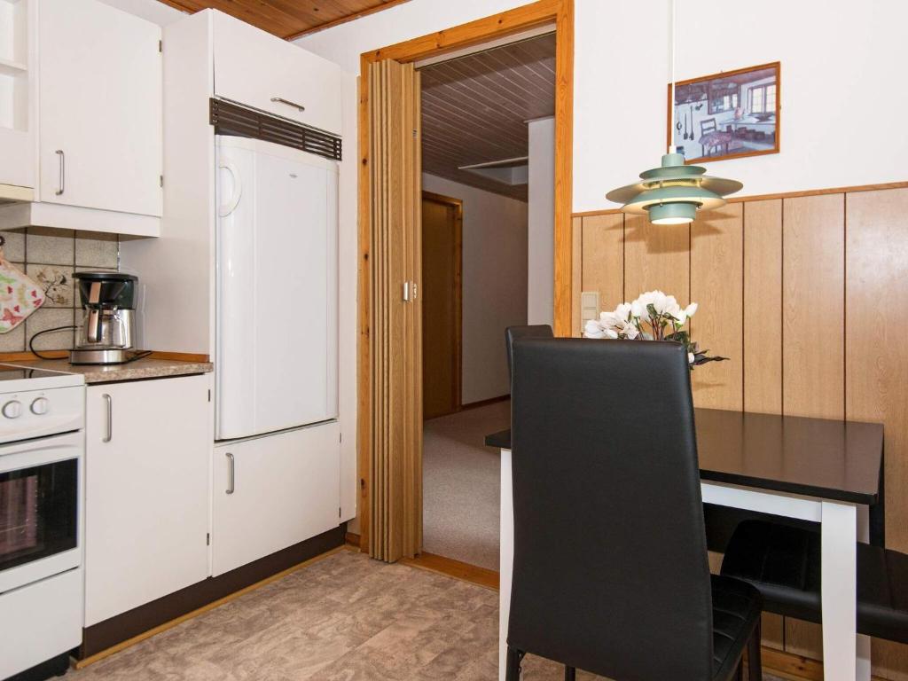 4 person holiday home in R m photo 2