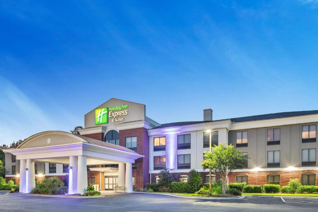 Holiday Inn Express & Suites Hardeeville - Hilton Head, an IHG Hotel image