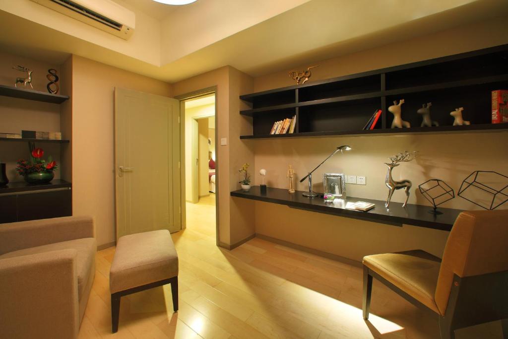Апартаменты (Three-Bedroom Executive Family Suite (up to 6 people)), Somerset Heping Shenyang