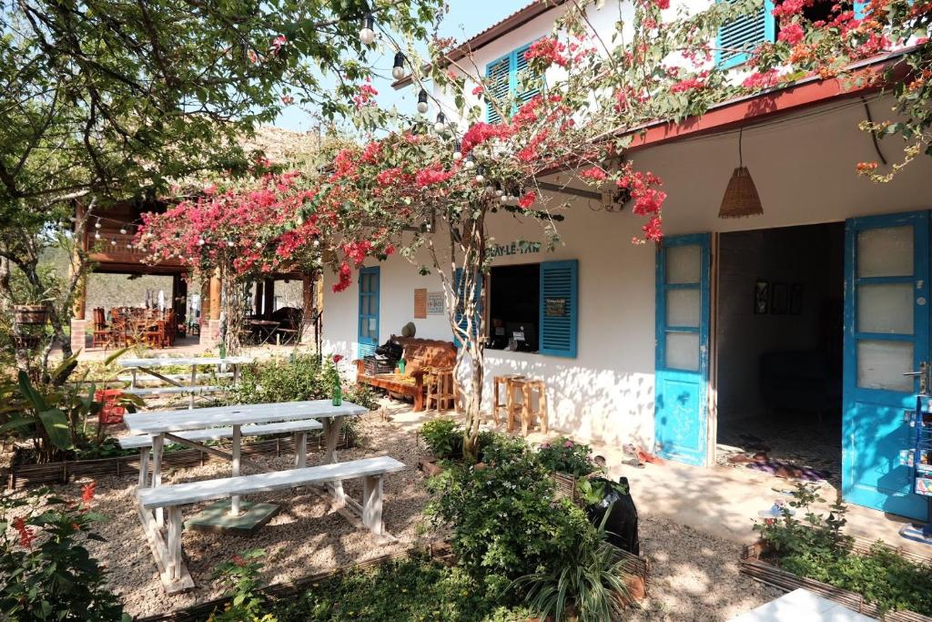  MAMA's House Hostel 