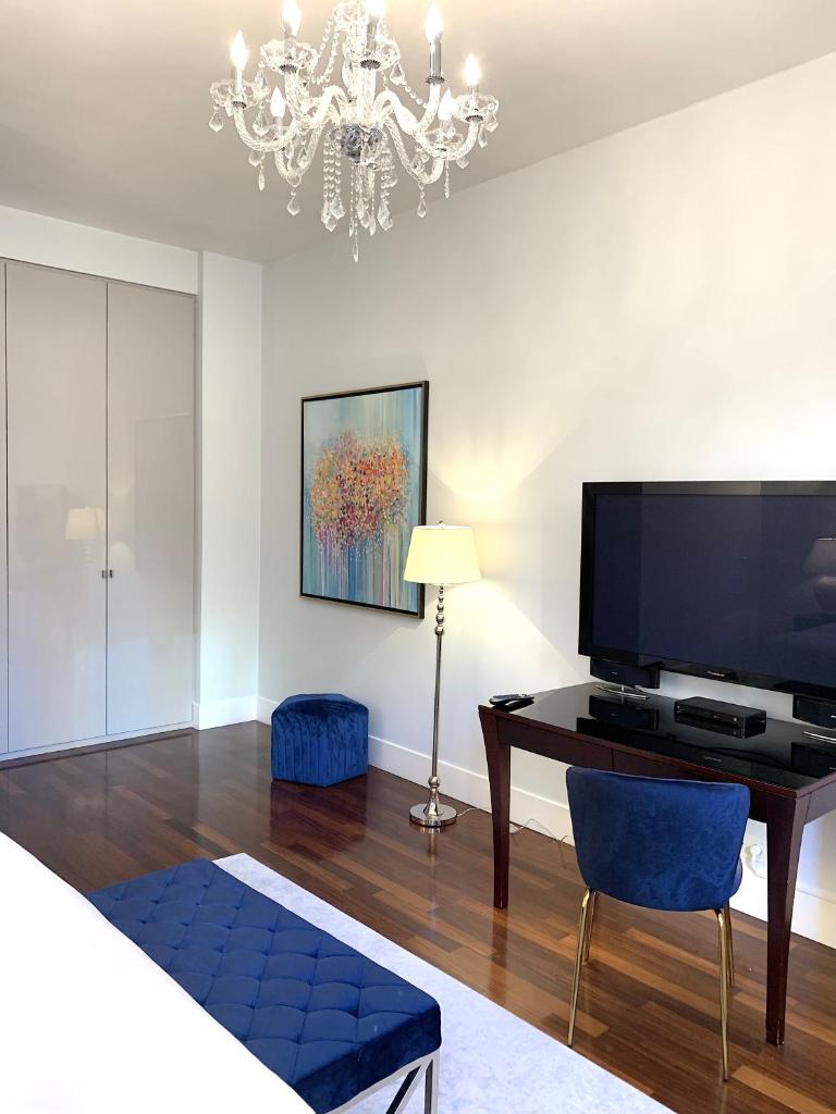 Сьюит (Королевский люкс Mondrian, вид на Центральную Рыночную площадь), Luxury Apartments Mondrian Castle Square