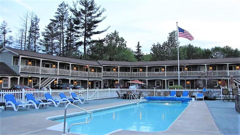 Mt Madison Inn & Suites image