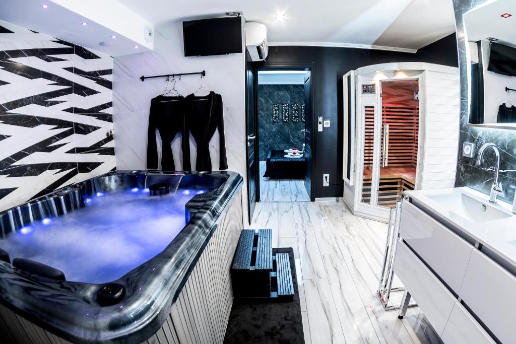 Appart Hotel GLAM88 Suites avec SPA et Sauna Privatif photo 1