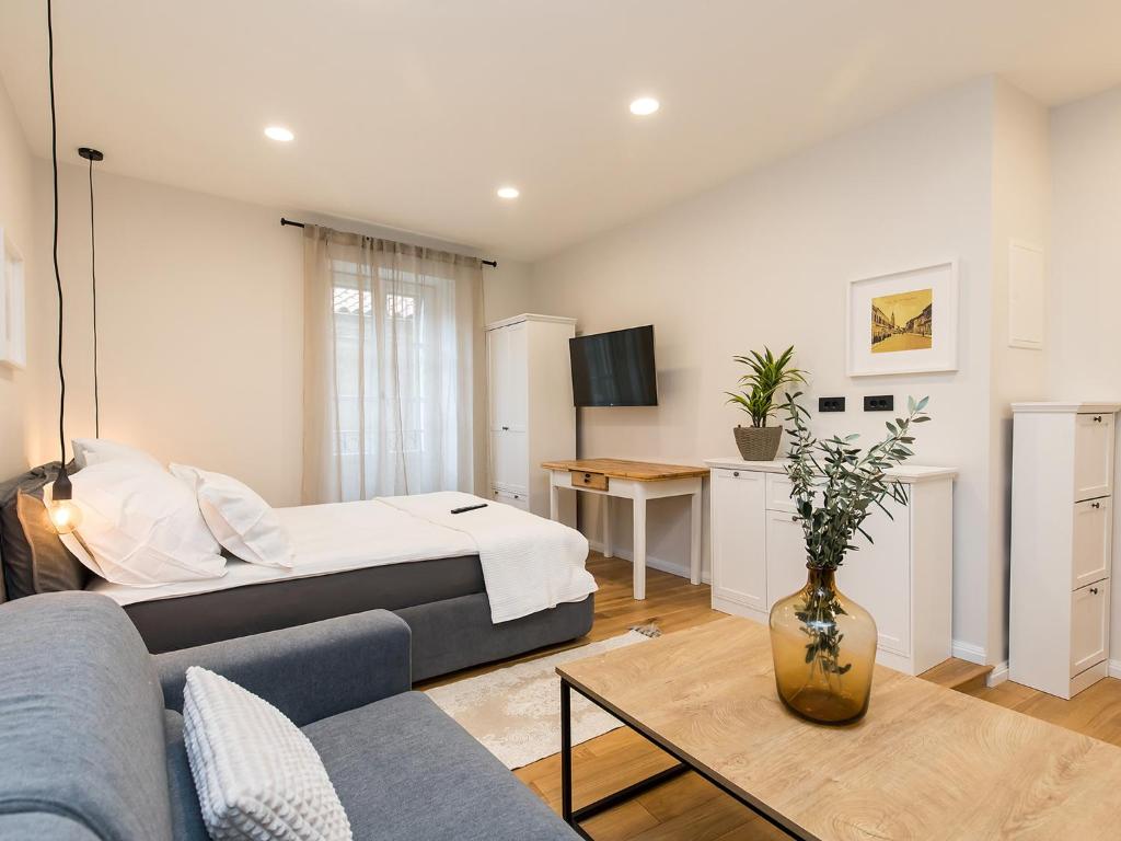 NEWPremium Suite Šinjorina, Historical City Centre photo 2