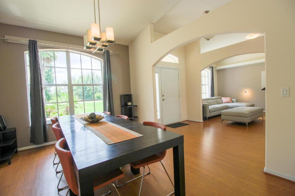 Spacious modern pool home, Family & Golf trips - 4727 home photo 1