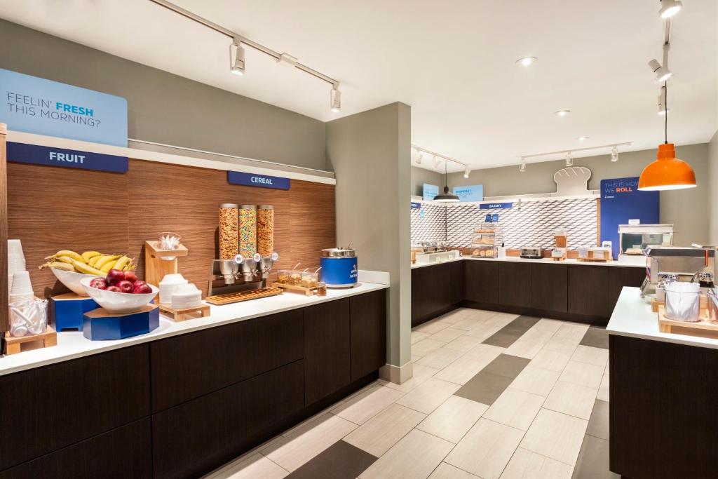 Holiday Inn Express Hotel & Suites Durant, an IHG Hotel photo 3