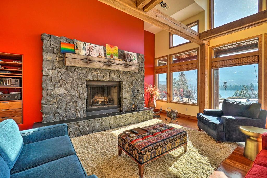 Country Villa on Kalamalka Lake with Pool! photo 3