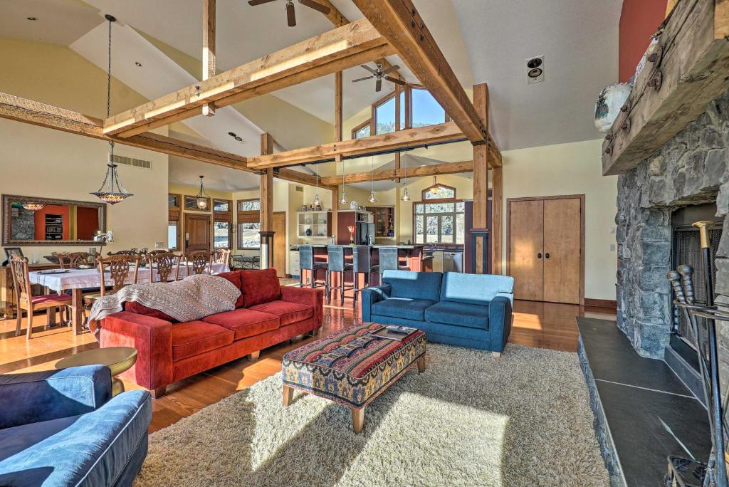 Country Villa on Kalamalka Lake with Pool! photo 4