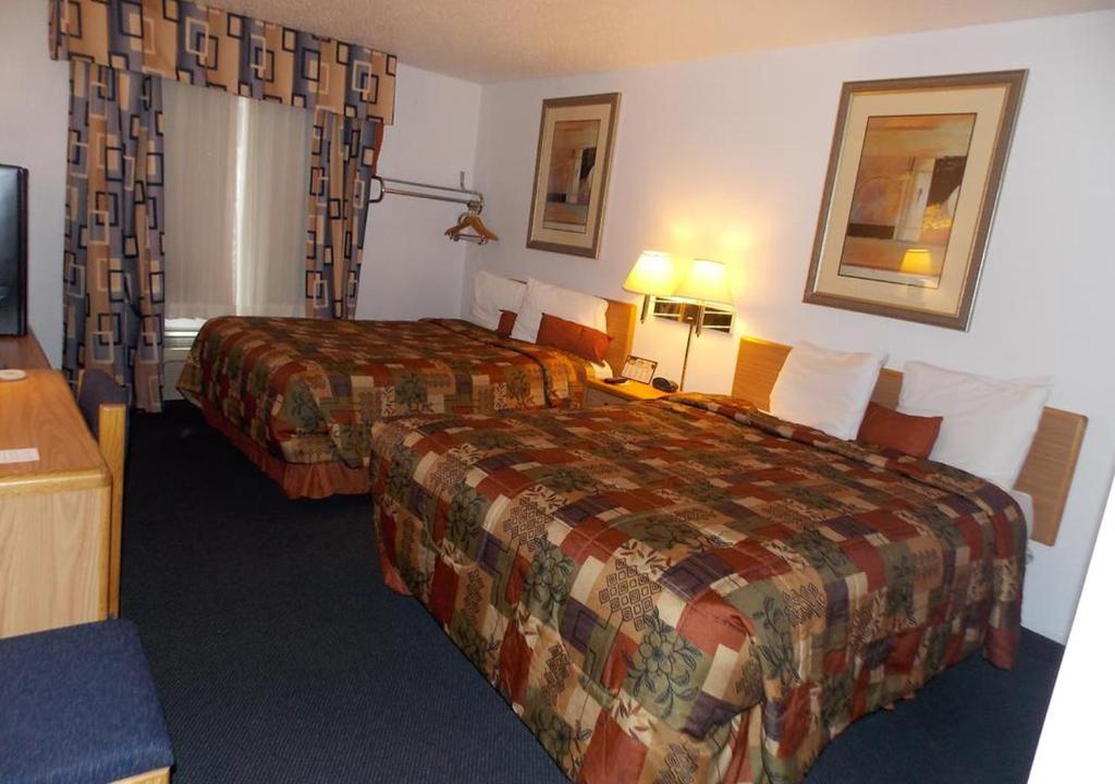 Norwood Inn and Suites - Roseville photo 1