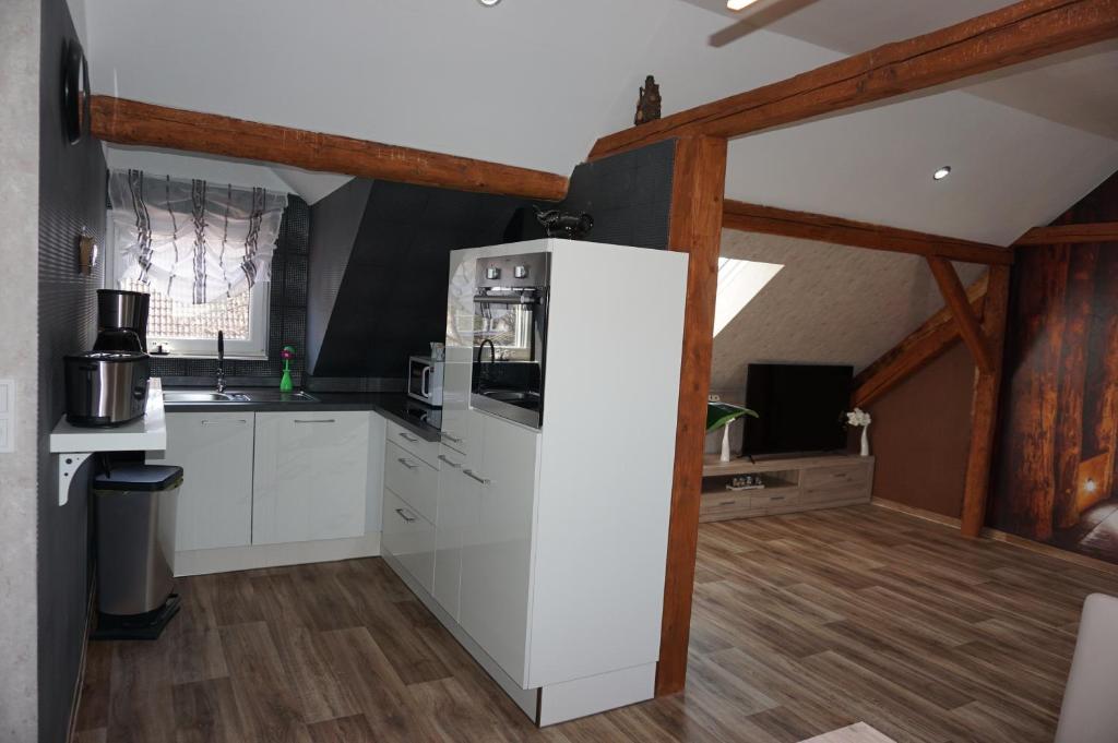 Außergewöhnliche Dachgeschosswohnung photo 2