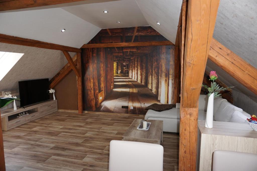 Außergewöhnliche Dachgeschosswohnung photo 1
