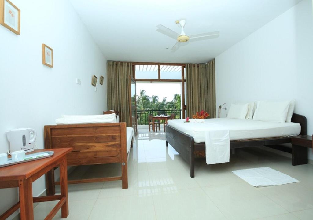 High Park Hotel photo 2