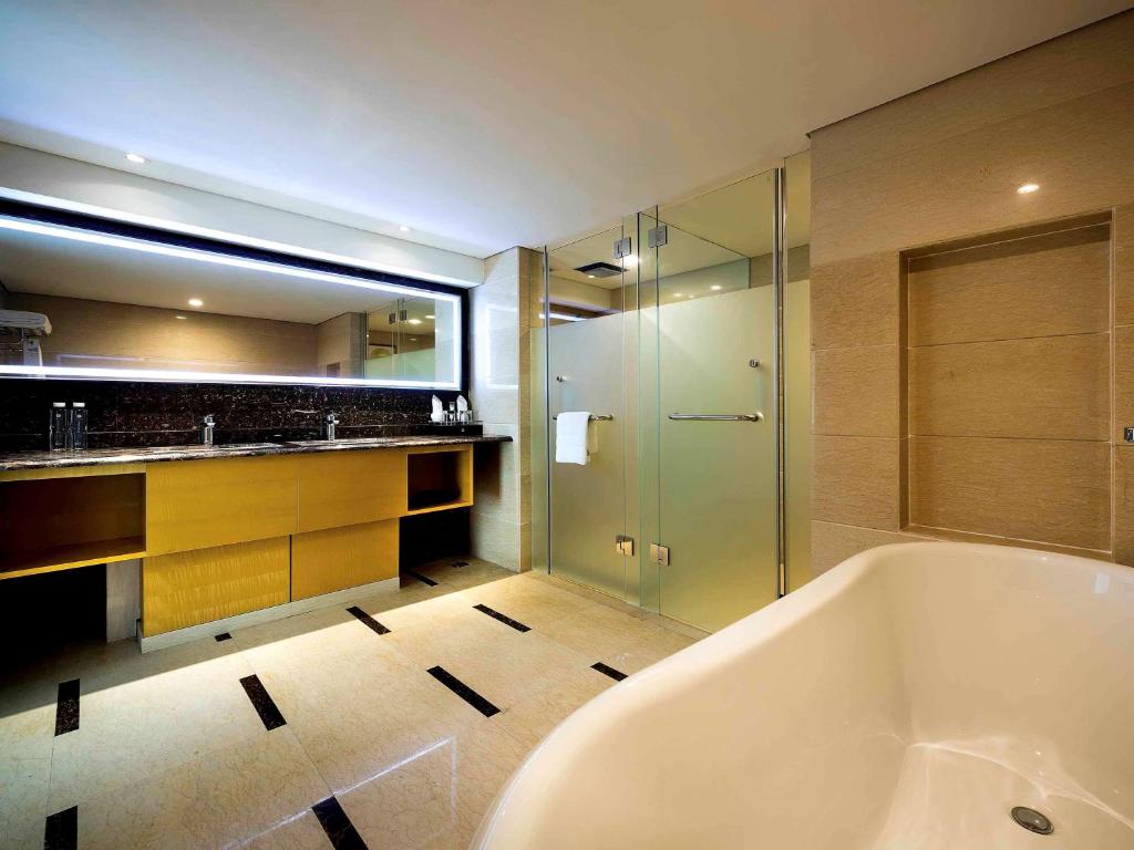 Сьюит (Представительский люкс), Pullman Qingdao Ziyue