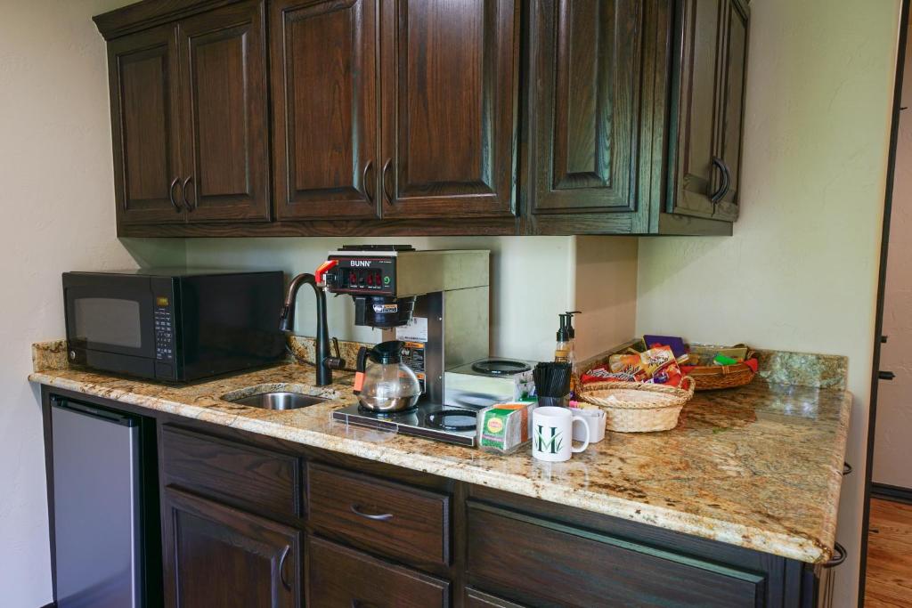 Hidden Meadows Bed and Breakfast photo 2