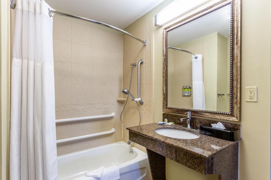 Candlewood Suites Harrisburg I-81 Hershey Area, an IHG Hotel photo 3