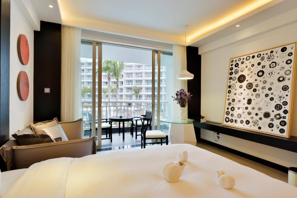 Двухместный (Роскошный номер с видом на бассейн), Palace Resort & Spa Yalong Bay Sanya