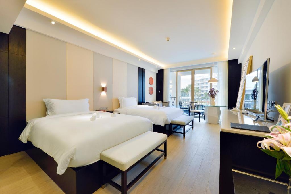 Двухместный (Роскошный номер с видом на бассейн), Palace Resort & Spa Yalong Bay Sanya