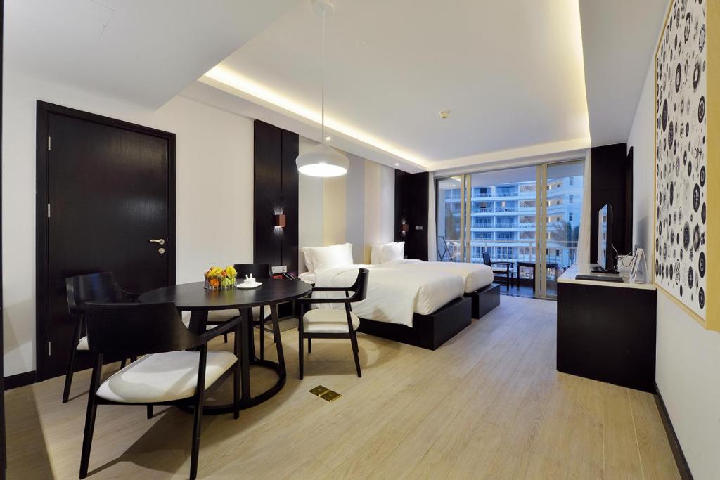 Сьюит (Суперлюкс с 2 спальнями и видом на бассейн), Palace Resort & Spa Yalong Bay Sanya