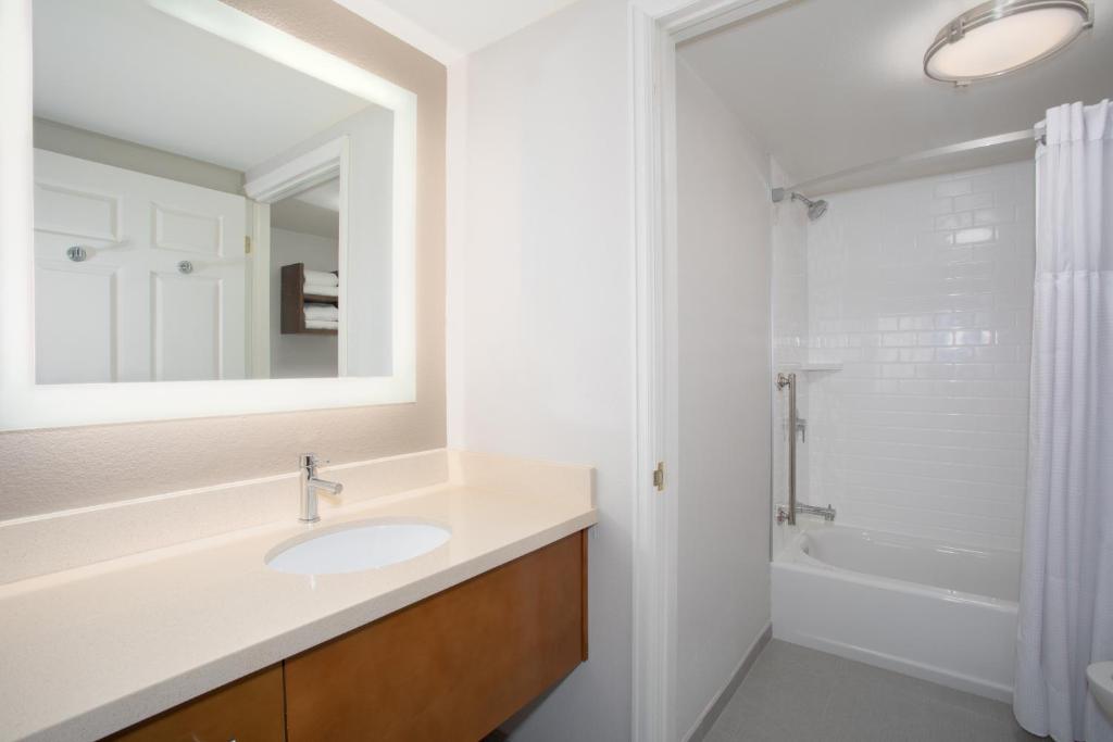 Staybridge Suites Denver International Airport, an IHG Hotel photo 4