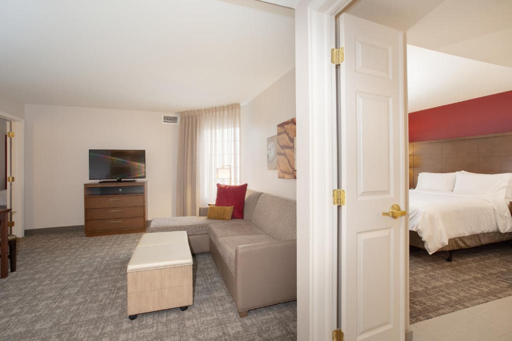 Staybridge Suites Denver International Airport, an IHG Hotel photo 3
