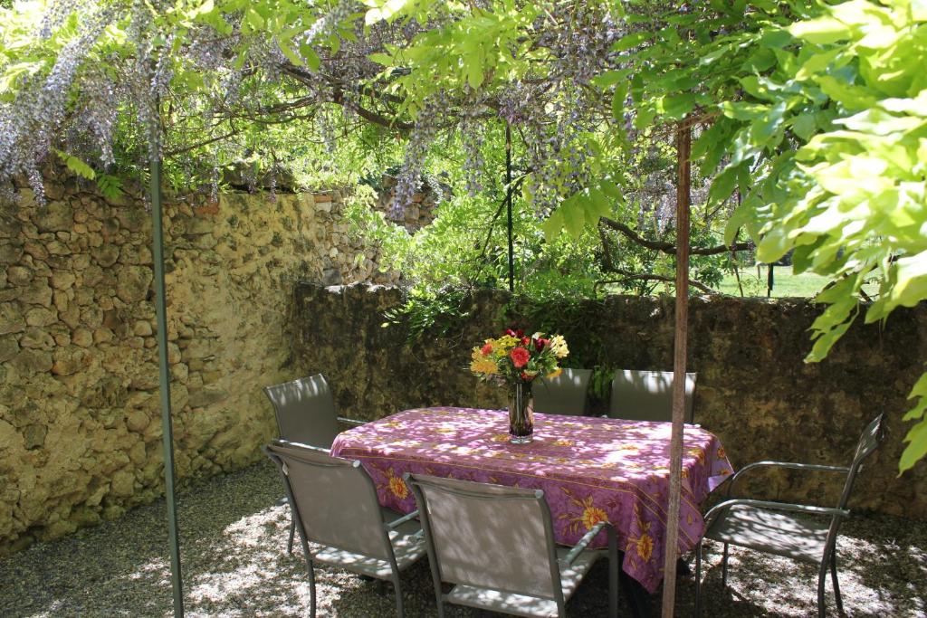 L'Oubradou Mas de charme shared pool in Provence nature and calm photo 1