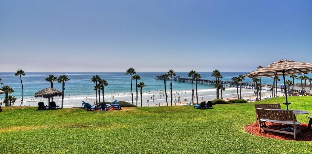 Beachcomber Inn image