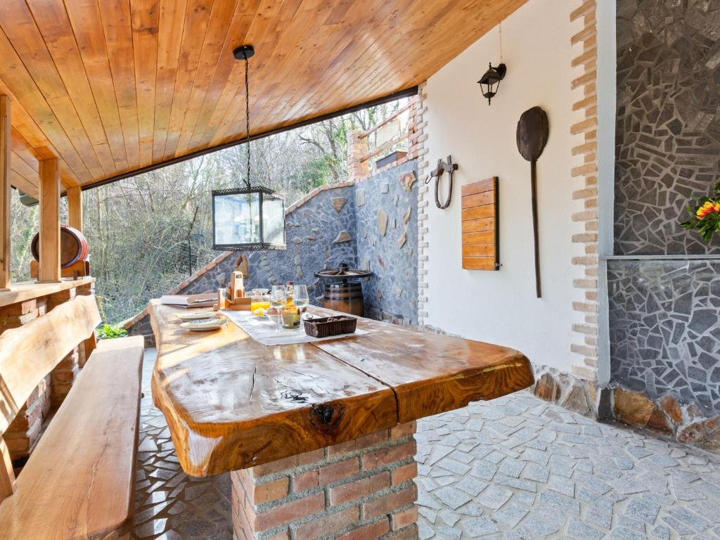 Rustic Holiday Home in Donja Stubica with Terrace photo 4