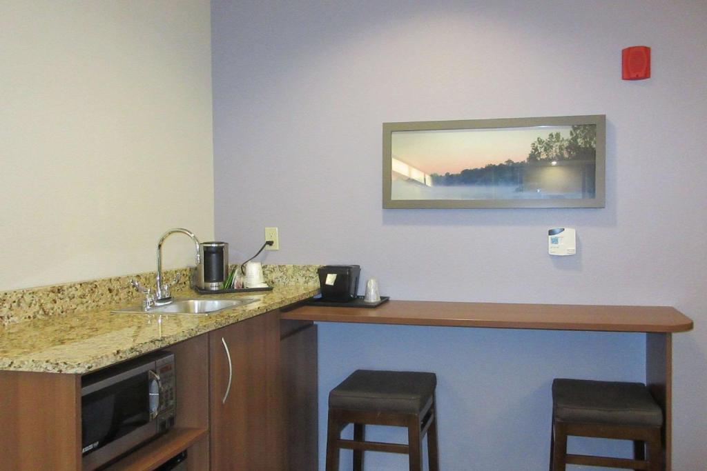 Quality Inn & Suites photo 4