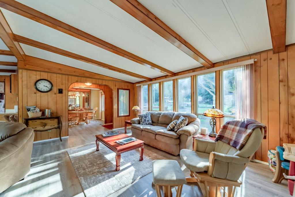 Redwood Coast River House photo 1