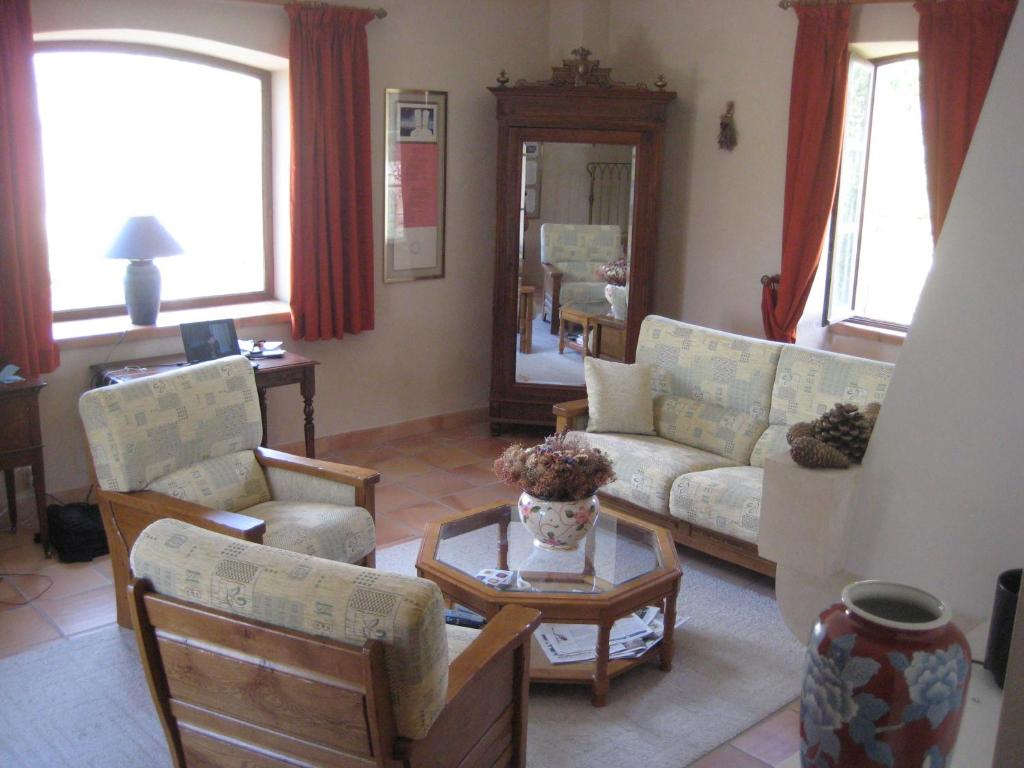 La Fenice - Beautifully restored property with heated pool in small village photo 1