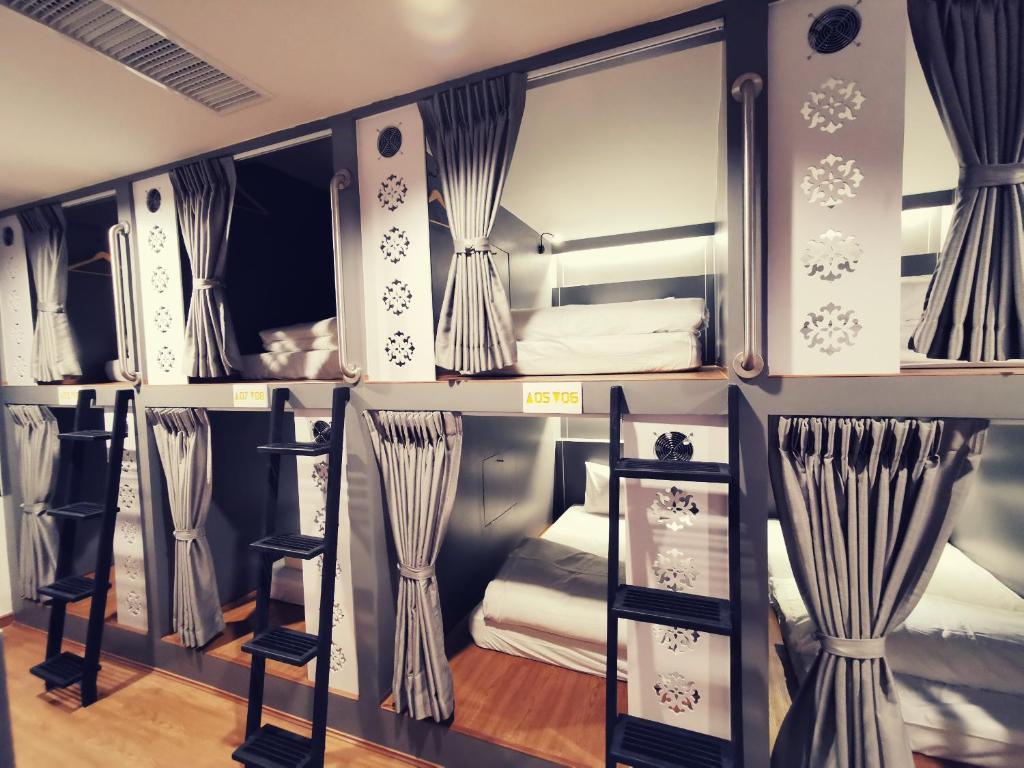 Номер (Односпальная кровать в общем номере для мужчин и женщин), Capzule Bed Phuket