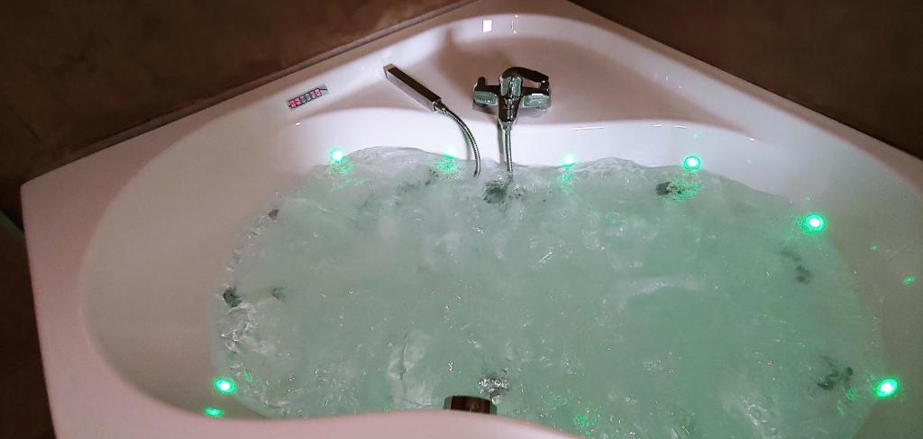 Chalet Tropical avec bain à bulles - In the Woods photo 2