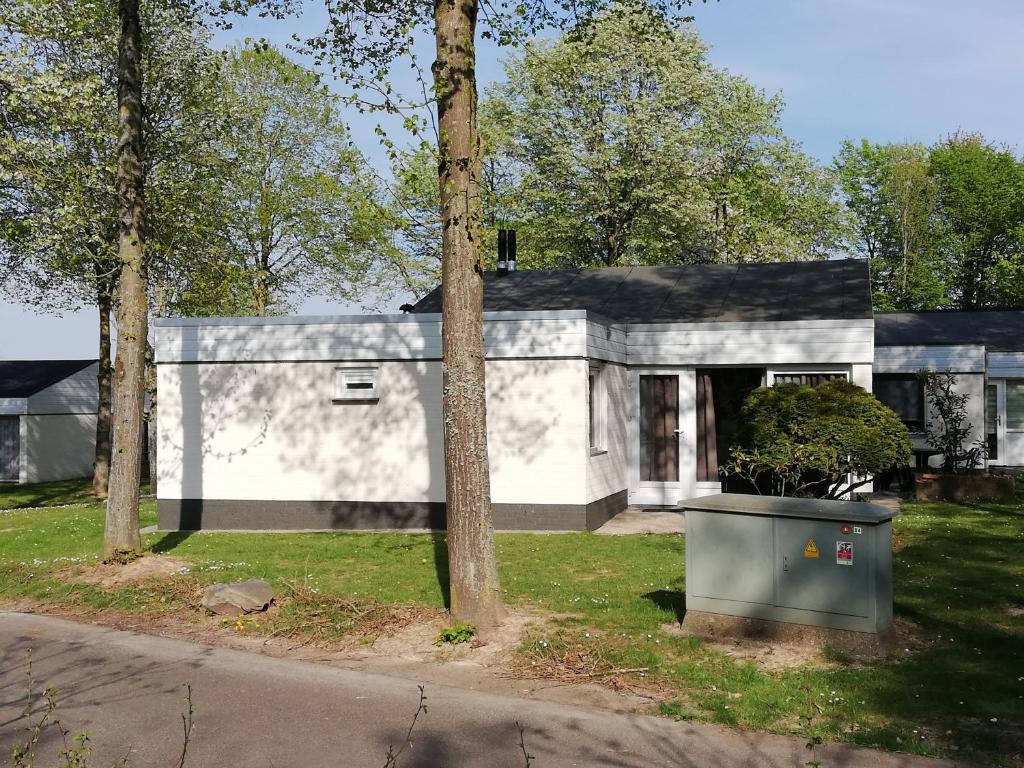 Rustige, gelijkvloerse vakantiewoning met 2 slaapkamers in Simpelveld, Zuid-Limburg photo 1