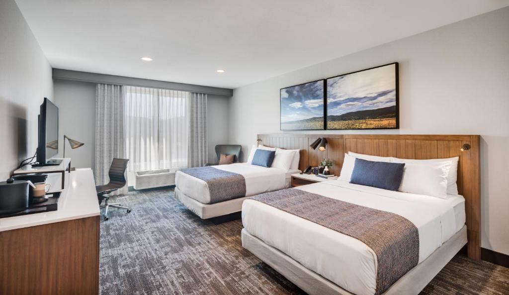 Ayres Hotel Vista Carlsbad Room Type - Deluxe Queen Room