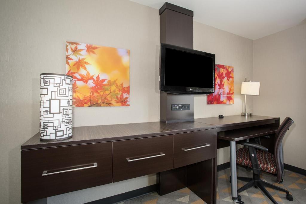 Holiday Inn Colorado Springs - Airport, an IHG Hotel photo 1