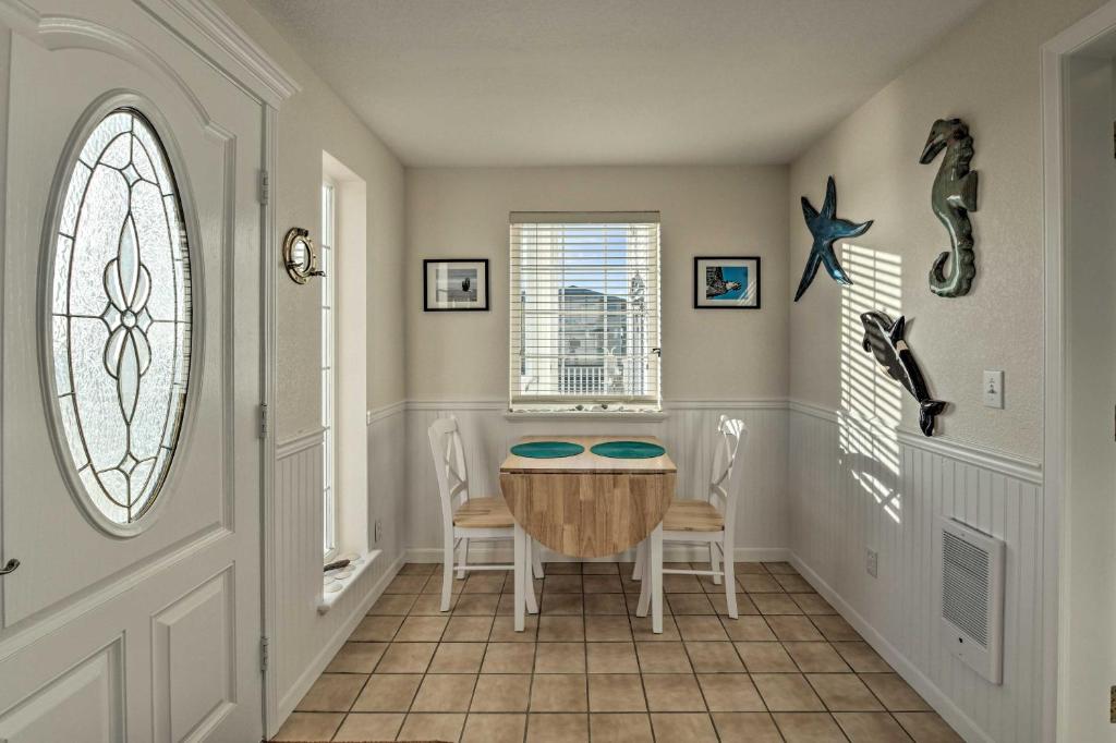 Eagles View Condo in Ocean Shores with 3 Balconies photo 3
