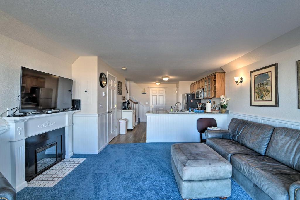 Eagles View Condo in Ocean Shores with 3 Balconies photo 2