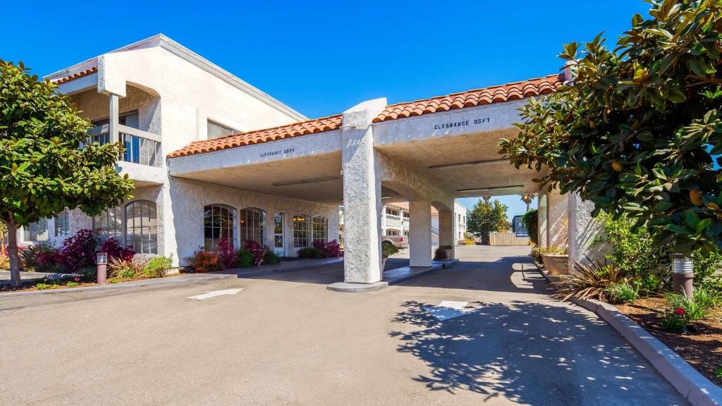 SureStay Hotel by Best Western Camarillo image