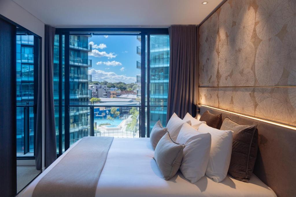SKYE Suites Green Square photo 4