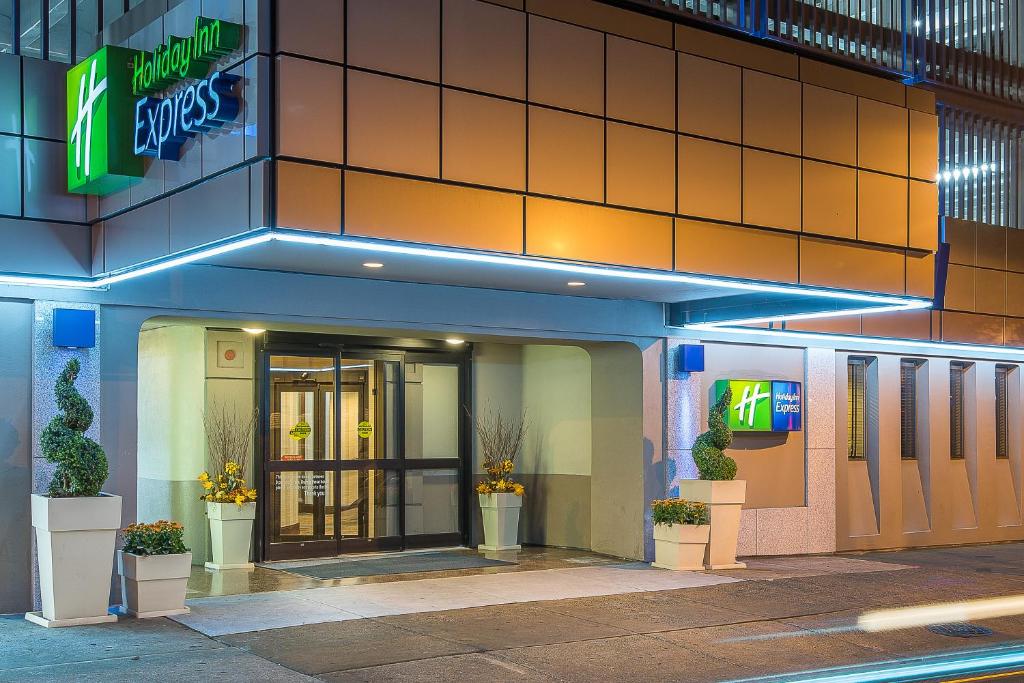 Holiday Inn Express Philadelphia-Midtown, an IHG Hotel photo 2