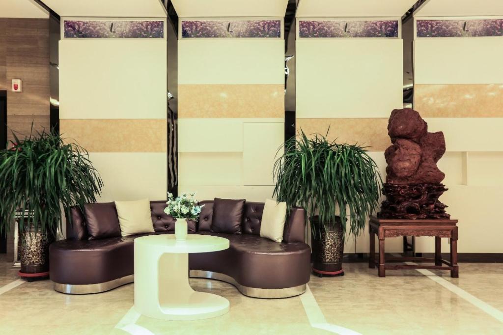 Lavande Hotel Alxa Zuoqi Tullict South Road photo 1