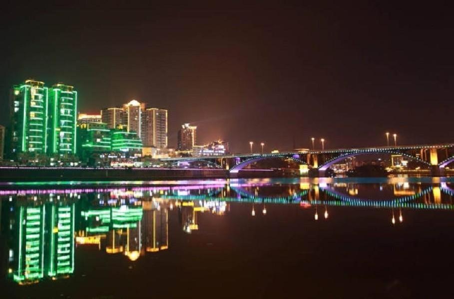 Lavande Hotel Neijiang High-speed Railway Station Peace Plaza photo 3