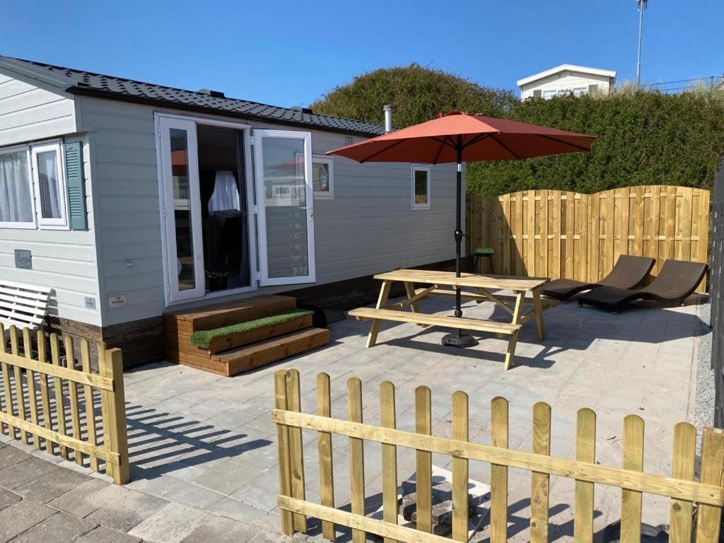 Luxe Chalet op camping Duindoorn, IJmuiden aan Zee, in de buurt van F1 circuit Zandvoort en Bloemendaal op loopafstand strand photo 2