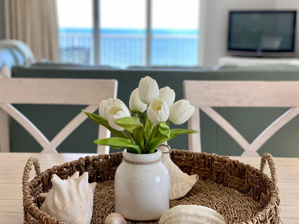 Happy Ours - Tidewater 2200 sq.ft. corner beachfront - sleeps 15 photo 1